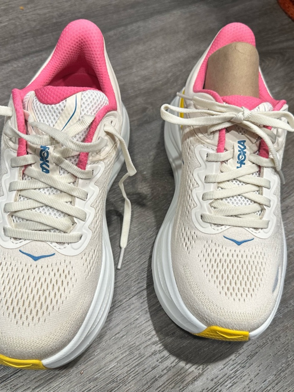 Hoka Bondi 9 Women's Cream Running Shoes with Pink and Yellow Accents New/Box